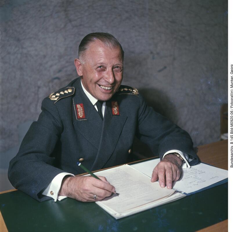 Adolf Heusinger, BArch / Bildarchiv (InC)