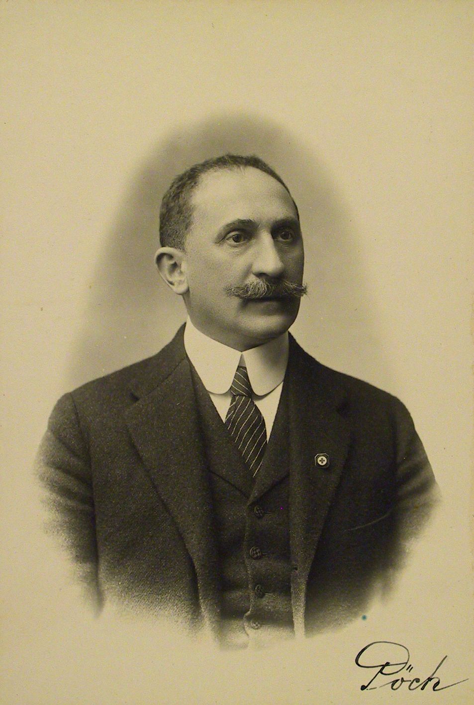 Rudolf Pöch, Archiv der Universität Wien (InC) = Rudolf Pöch, 1919/20, Quelle: Archiv der Universität Wien, Bildarchiv, 106.I.2580, Fotograf(in): unbekannt.